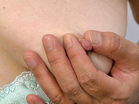 熟女の乳首いじり　サンプル画像06